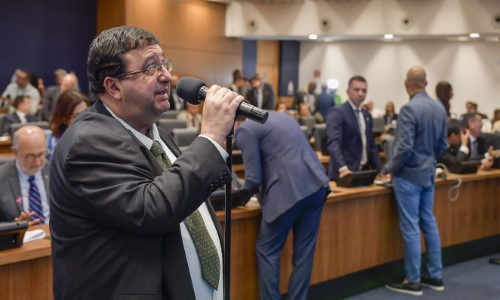 Deputado Munir Neto apresenta projeto para monitoramento eletrônico de medidas protetivas